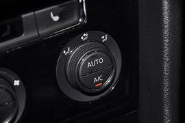 2013款大众全新宝来1.6L手自一体豪华型