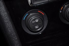 2013款大众全新宝来1.6L手自一体豪华型