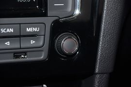 2013款大众全新宝来1.6L手自一体豪华型