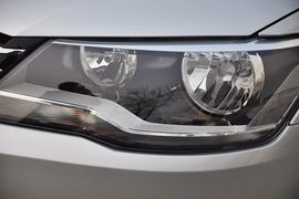 2013款大众全新宝来1.6L手自一体豪华型