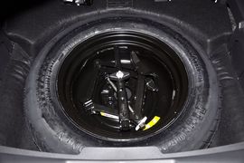 2013款Jeep自由客2.4L炫黑运动版