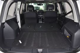 2013款Jeep自由客2.4L炫黑运动版