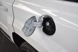 2013款Jeep自由客2.4L炫黑运动版