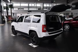2013款Jeep自由客2.4L炫黑运动版