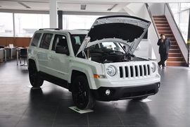 2013款Jeep自由客2.4L炫黑运动版