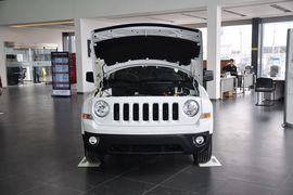 2013款Jeep自由客2.4L炫黑运动版