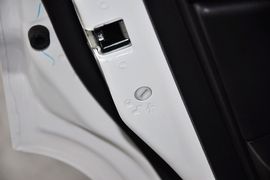 2013款Jeep自由客2.4L炫黑运动版