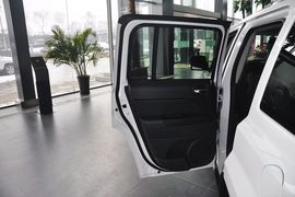 2013款Jeep自由客2.4L炫黑运动版