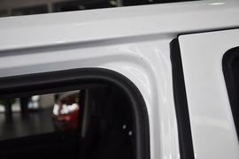 2013款Jeep自由客2.4L炫黑运动版