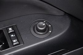 2013款Jeep自由客2.4L炫黑运动版