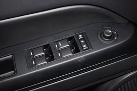 2013款Jeep自由客2.4L炫黑运动版