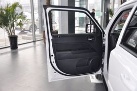 2013款Jeep自由客2.4L炫黑运动版