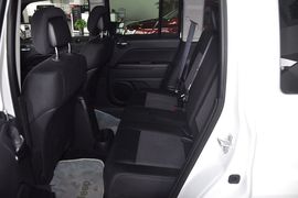 2013款Jeep自由客2.4L炫黑运动版