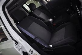 2013款Jeep自由客2.4L炫黑运动版