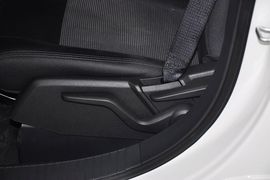 2013款Jeep自由客2.4L炫黑运动版