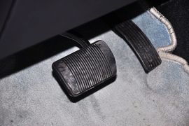2013款Jeep自由客2.4L炫黑运动版
