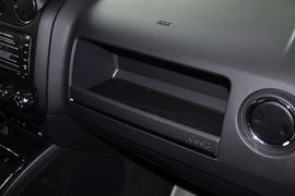 2013款Jeep自由客2.4L炫黑运动版