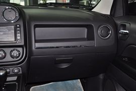 2013款Jeep自由客2.4L炫黑运动版