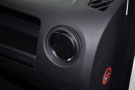 2013款Jeep自由客2.4L炫黑运动版