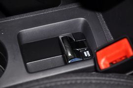 2013款Jeep自由客2.4L炫黑运动版