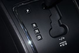 2013款Jeep自由客2.4L炫黑运动版