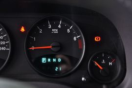 2013款Jeep自由客2.4L炫黑运动版