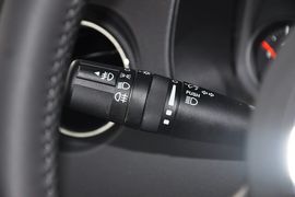 2013款Jeep自由客2.4L炫黑运动版