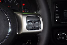 2013款Jeep自由客2.4L炫黑运动版
