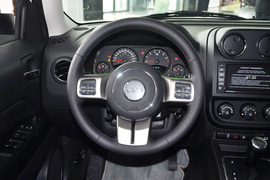 2013款Jeep自由客2.4L炫黑运动版