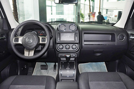 2013款Jeep自由客2.4L炫黑运动版
