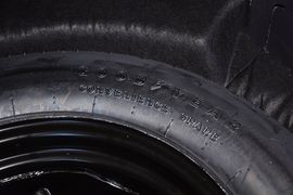 2013款Jeep指南者2.4L炫黑导航版