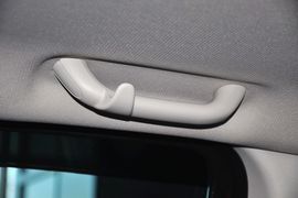 2013款Jeep指南者2.4L炫黑导航版