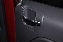 2013款Jeep指南者2.4L炫黑导航版