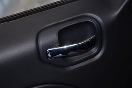 2013款Jeep指南者2.4L炫黑导航版