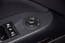 2013款Jeep指南者2.4L炫黑导航版
