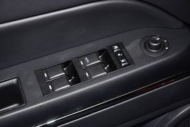 2013款Jeep指南者2.4L炫黑导航版