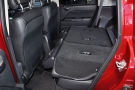 2013款Jeep指南者2.4L炫黑导航版