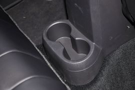 2013款Jeep指南者2.4L炫黑导航版