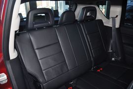 2013款Jeep指南者2.4L炫黑导航版