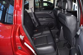 2013款Jeep指南者2.4L炫黑导航版