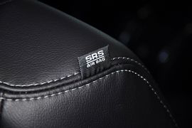 2013款Jeep指南者2.4L炫黑导航版