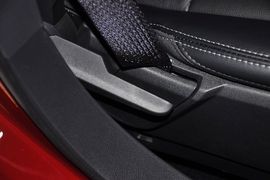 2013款Jeep指南者2.4L炫黑导航版