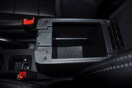2013款Jeep指南者2.4L炫黑导航版