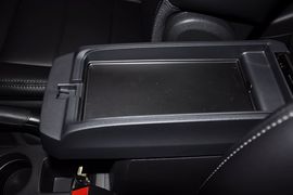 2013款Jeep指南者2.4L炫黑导航版