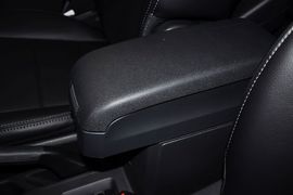 2013款Jeep指南者2.4L炫黑导航版
