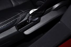 2013款Jeep指南者2.4L炫黑导航版