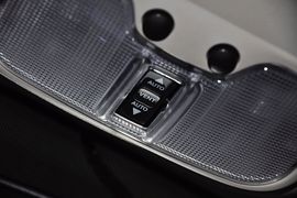 2013款Jeep指南者2.4L炫黑导航版