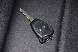 2013款Jeep指南者2.4L炫黑导航版