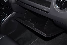 2013款Jeep指南者2.4L炫黑导航版