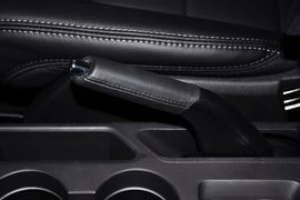 2013款Jeep指南者2.4L炫黑导航版